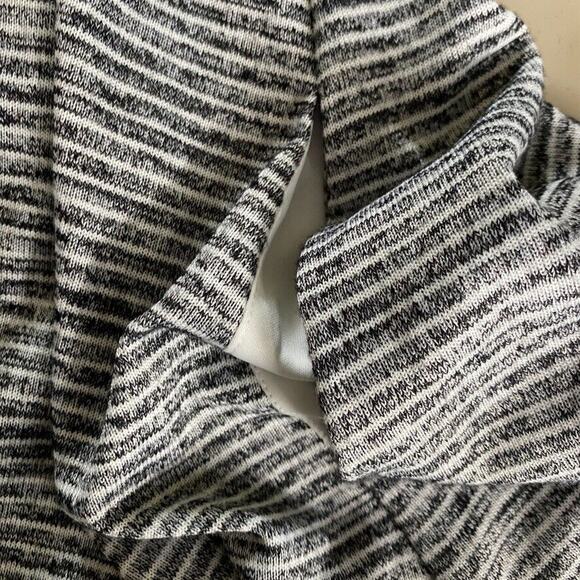 Speechless Dress Womens Medium Black Gray Striped Bell Sleeves Short Pullover - Picture 5 of 9